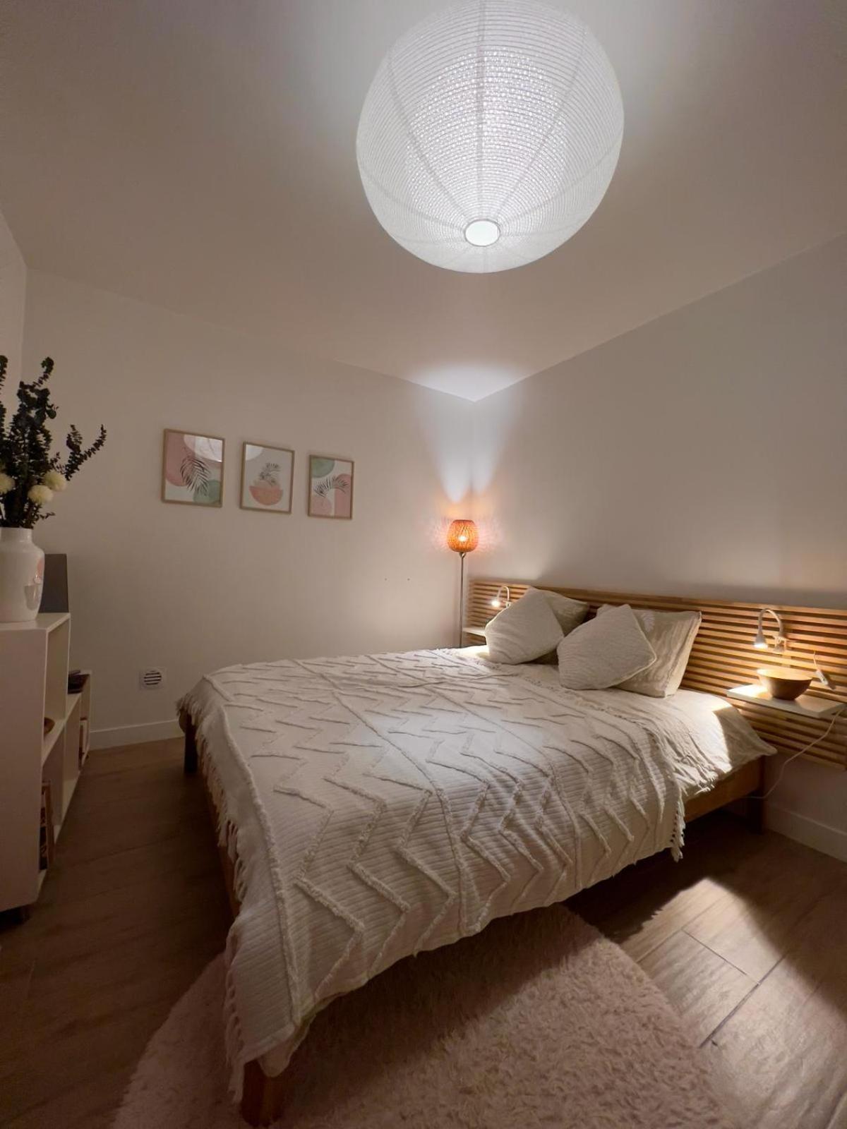 Escale Cosy A Pontoise Jacuzzi Et Terrasse Apartment Exterior photo