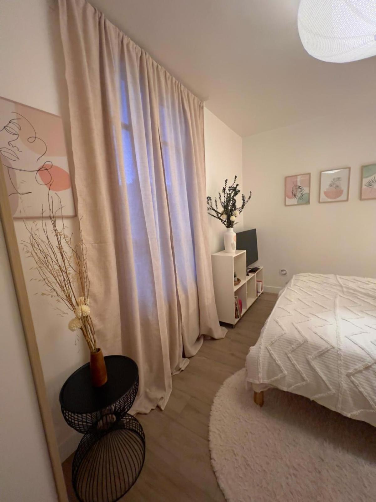 Escale Cosy A Pontoise Jacuzzi Et Terrasse Apartment Exterior photo